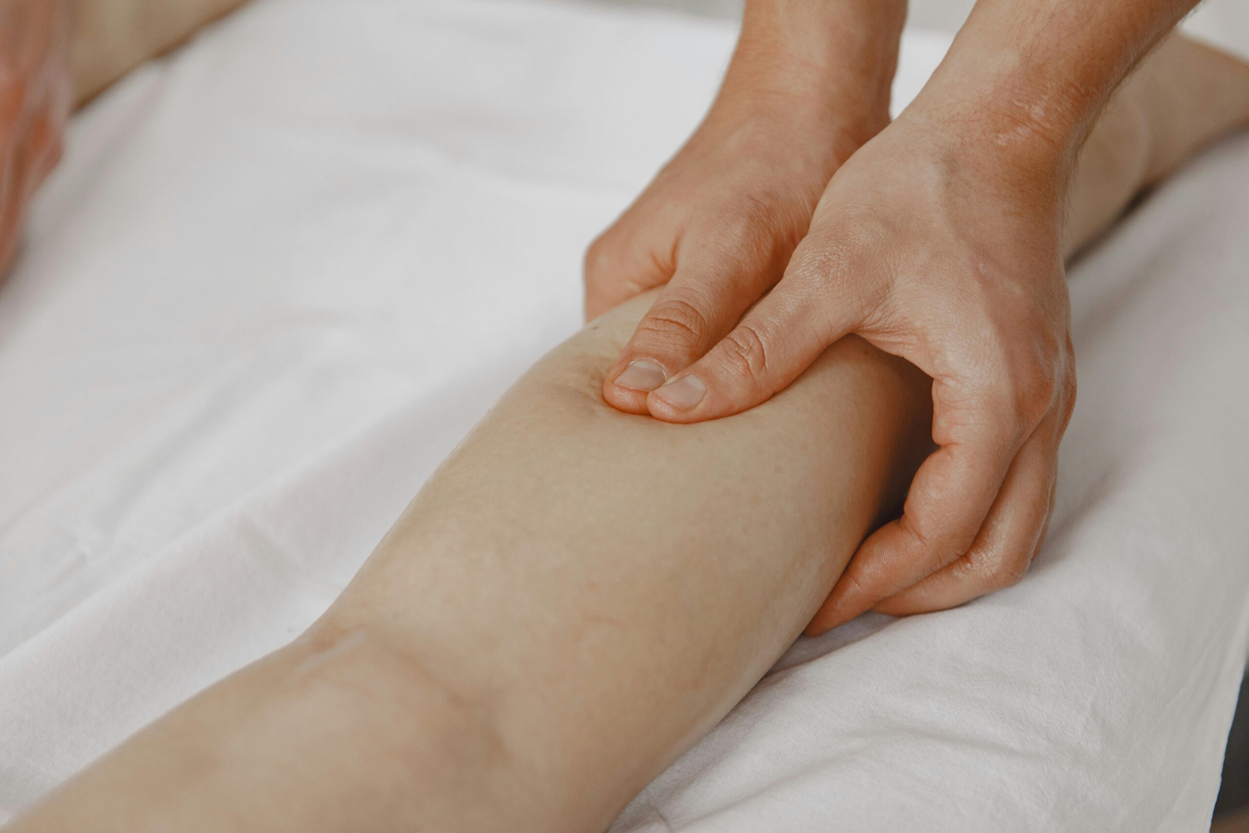 laurette naturopathe Lyon 8 massage bien-être massage du mollet lors d'un massage californien